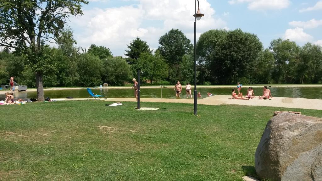 Rekreacni Areal Dvur Honetice Bagian luar foto